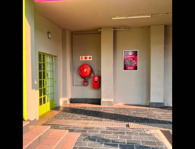 100M² BUSINESS TO LET IN MONDEOR